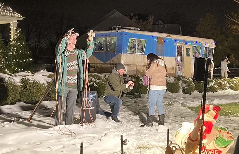 South Jersey man recreates 'Christmas Vacation' lights — complete with RV,  cousin Eddie, and Clark Griswold hanging from roof